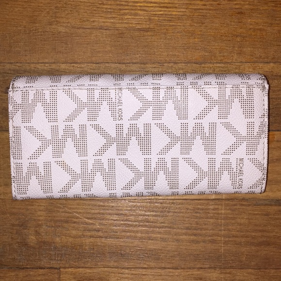 Michael Kors Wallet - Picture 2 of 4